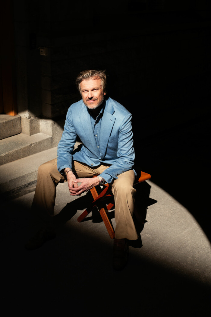 Thomas Sandell är arkitekt och designer och en av Sveriges mest erkända. Thomas Sandell och Palmgrens lanserar krysspall