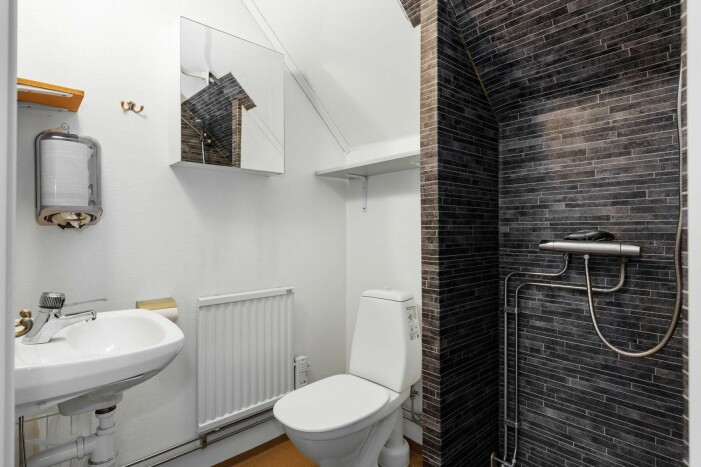 Kyrkan rymmer totalt tre toaletter. toalett