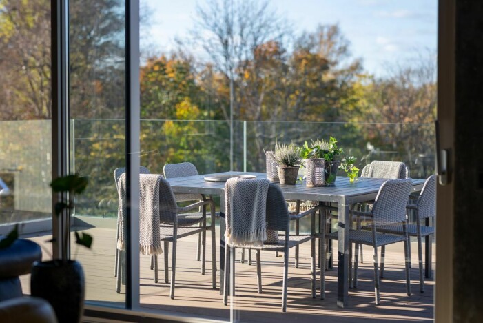 Skönt läge på en av terrasserna. Torslanda till salu Residence huset terrassen
