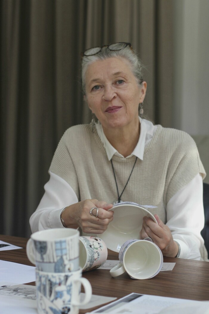 Tove tror att människor samlar på muggarna för att de inte längre vill samla på väggtallrikar. »Något vill folk tydligen samla på.« Tove Slotte