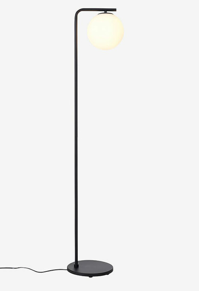 trendig golvlampa från ellos home