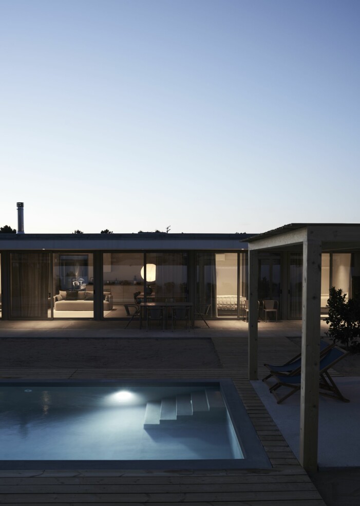 Trots att poolen inte var ett måste för huset är Pia mer än nöjd med den. Perfekt i storlek och lika mysigt med ett kvällsdopp som morgondopp. Dessutom ligger den så fint i rumslighet med resten av huset.
