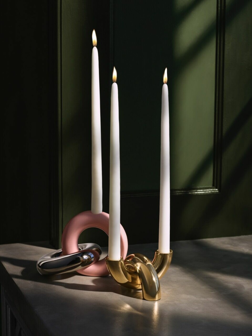 Ljusstakar i rosa och silver samt i guld. ljusstakar från uncommon matters x H&M Home