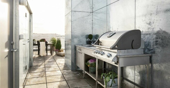 Utekök med gasolgrill och diskho från Countra Steel. <a target="_blank" href="https://conturasteel.se/">Läs mer här</a>. gasolgrill utekök