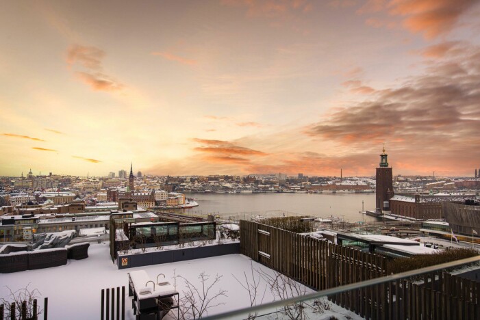 Utsikten från fastigheten i centrala Stockholm är i en klass för sig. Utsikt över Stockholm från Continental apartments