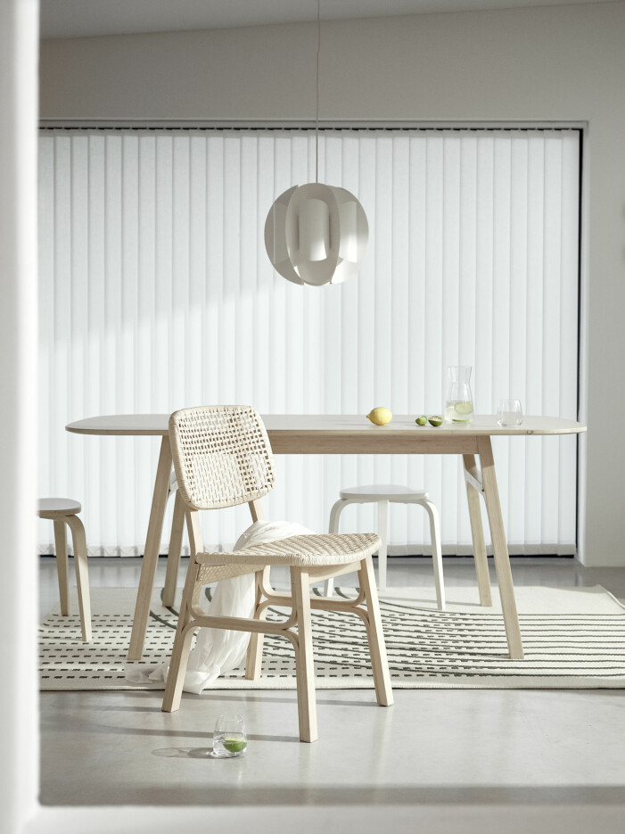 Bekväm, miljövänlig och stilsäker. Stolen <span class=" italic" data-lab-italic_desktop="italic">Voxlöv</span> är en sann tiopoängare. Vår- och sommarnyheter hos Ikea 2021, stolen Voxlöv