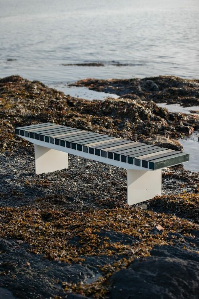 Coast är helt gjord av ägarlös plast från haven och lär bara inspirera till fler hållbara lösningar. Bänken Coast från Vestre