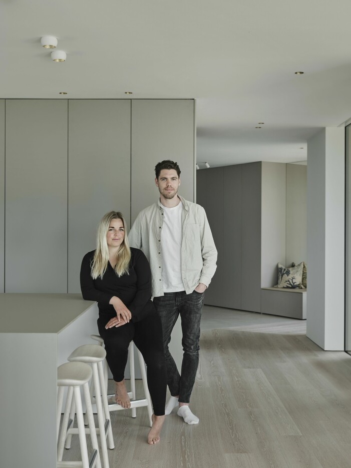 Parets husresa följdes av SVT:s programserie Husdrömmar där husägaren Linus design hyllades av Gert Wingårdh. Linus och Karin Fernström.