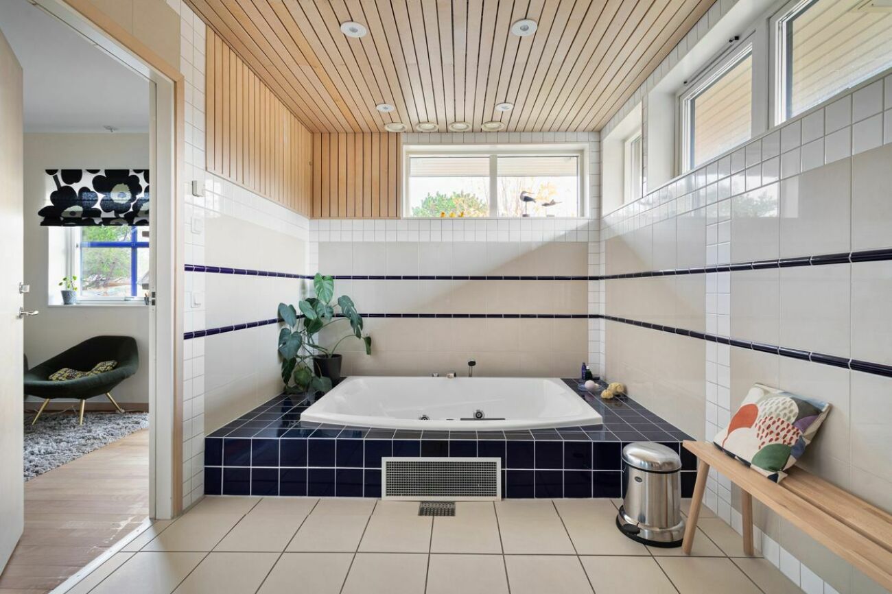 Villa till salu för 17 miljoner kronor i Kullavik, badrum