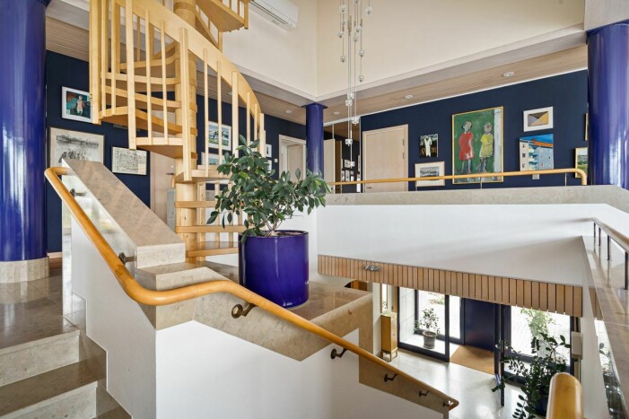 Villa till salu för 17 miljoner kronor i Kullavik, konstverk