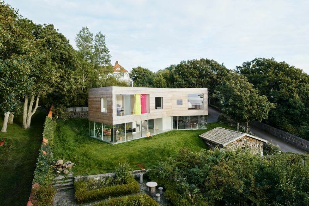 Villa Mölle by the sea (Elding Oscarson) fick många i Mölle att få hicka när den byggdes mitt i den klassiska bebyggelsen, där den sannerligen bröt »mot den homogena hegemonin«. villa molle elding oscarsson