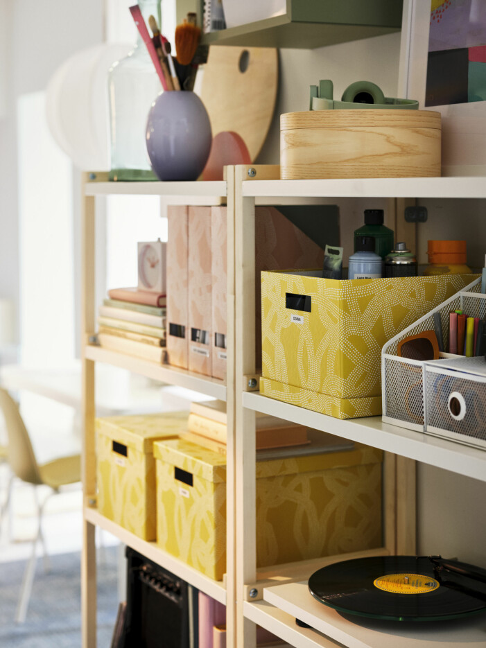 Även de uppiggande gula förvaringslådorna <span class=" italic" data-lab-italic_desktop="italic">Tjena</span> är nya för 2022. Vinter- och vårnyheter hos Ikea 2022, förvaringslådor