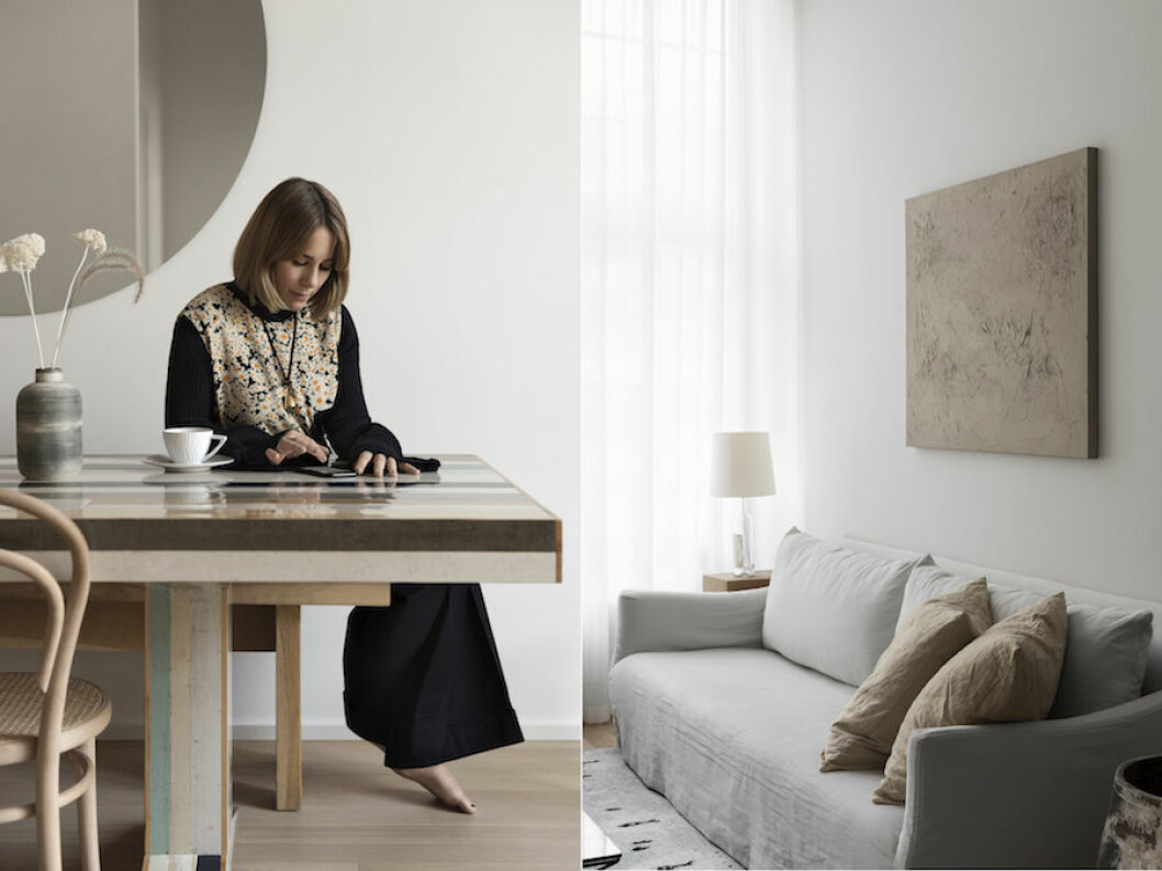 <em>Soffa Pespective Studios. Konst av Annaleena Leino Karlsson. Till vänster: Carin bär klänning och halsband från Céline, byxor Carin Wester för Åhléns. Kaffekopp Mateus.</em>