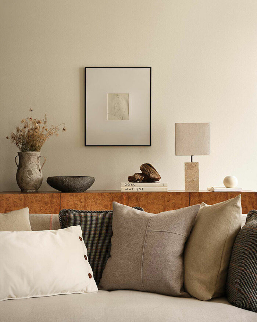 Kuddar i beige och naturfärgat hos Zara Home i höst