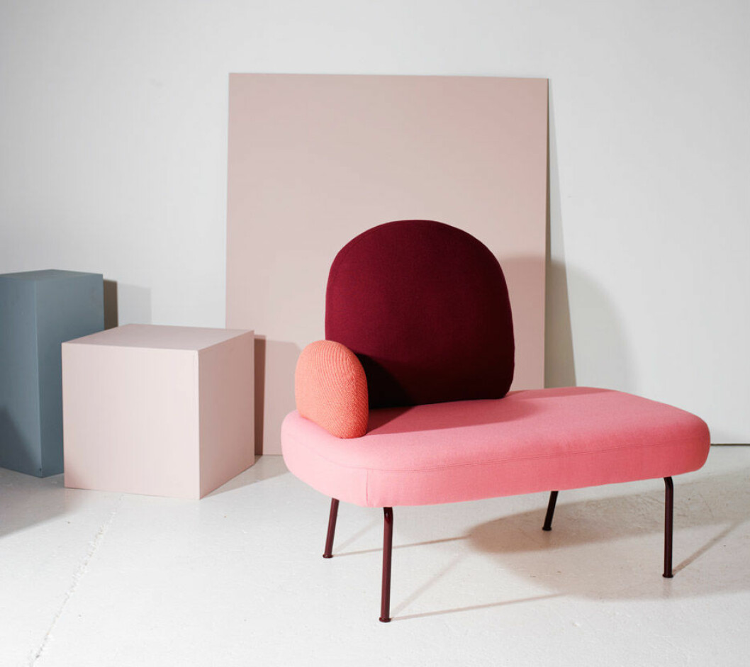 Soffa av Sara Polmar, foto via Dezeen. zetteler-structure-milan-2016-sara-polmar-between-siren-laudal_dezeen_936_5
